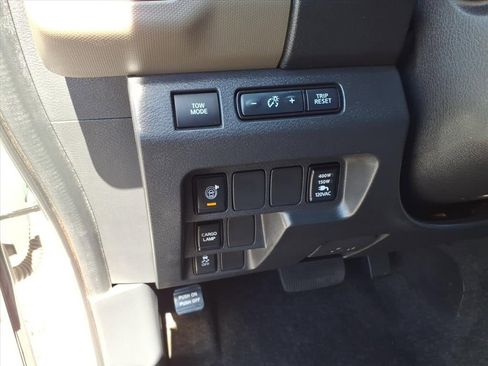 Used 2022 Nissan Frontier SV w/ Technology Package image 23