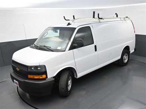 Used 2022 Chevrolet Express 2500 w/ Driver Convenience Package image 28