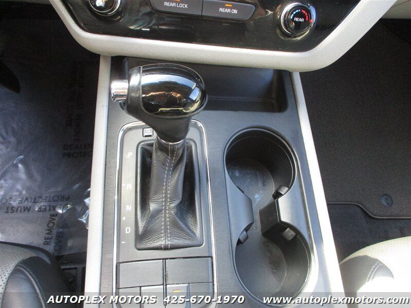 Used 2016 Kia Sedona LX w/ LX Essentials Premium Package FWD image 26