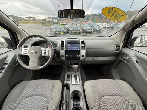 Used 2019 Nissan Frontier SV image 12