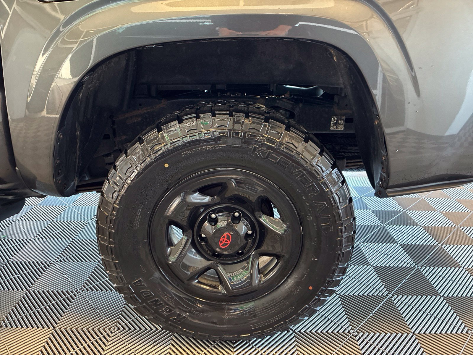Used 2018 Toyota Tacoma SR w/ SR Convenience Package AWD/4WD image 9
