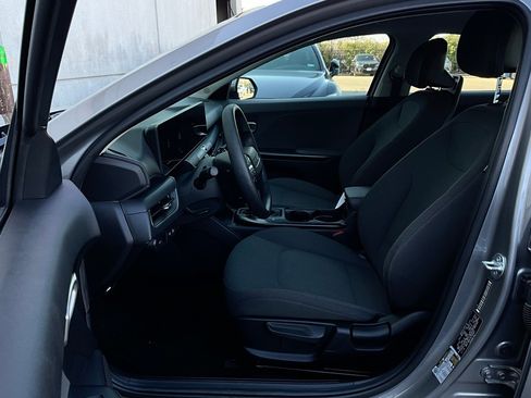 Used 2025 Kia K4 LXS image 10