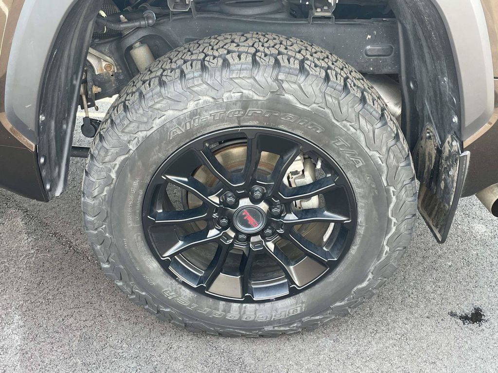Used 2022 Toyota Tundra Limited w/ TRD Off-Road Package AWD/4WD image 9