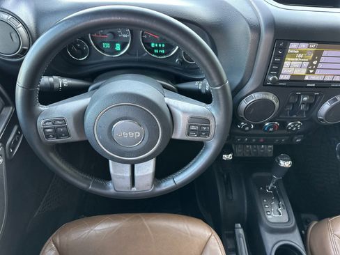 Used 2013 Jeep Wrangler Unlimited Sahara AWD/4WD image 14