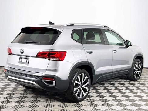 Used 2024 Volkswagen Taos SE FWD image 5
