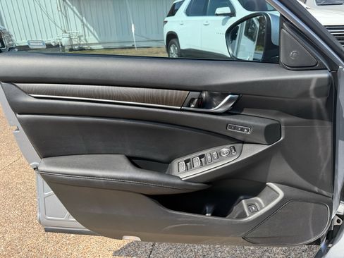 Used 2020 Honda Accord Touring image 13