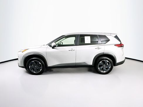 Used 2025 Nissan Rogue SV image 4