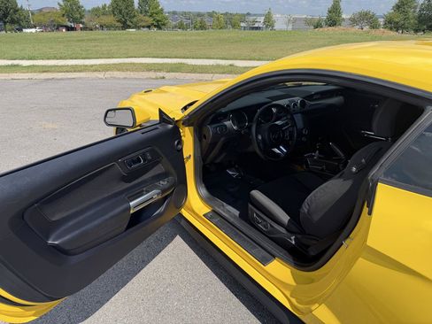 Used 2017 Ford Mustang GT w/ GT Performance Package RWD image 10