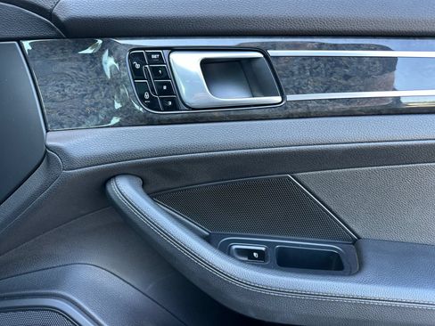 Used 2018 Porsche Panamera 4 AWD/4WD image 18