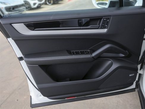 New 2025 Porsche Cayenne Coupe image 30