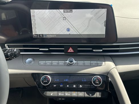 New 2025 Hyundai Elantra SEL image 16