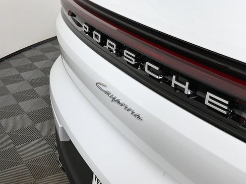 Certified 2026 Porsche Cayenne AWD/4WD image 38