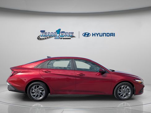 Used 2024 Hyundai Elantra SEL image 9