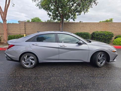 Certified 2025 Hyundai Elantra Sport image 7