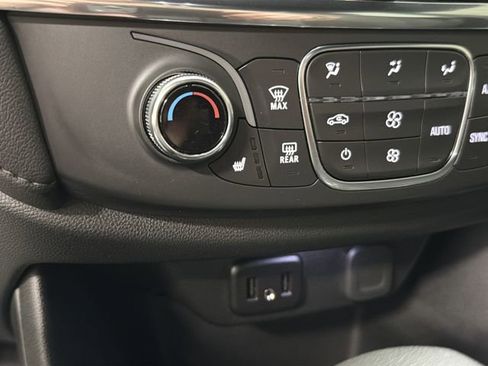 Certified 2023 Chevrolet Traverse LT image 32