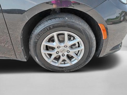 Used 2023 Chrysler Pacifica Touring-L FWD image 35