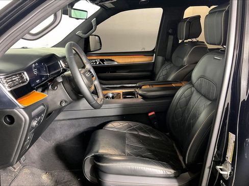 Used 2024 Jeep Grand Wagoneer Series III image 6