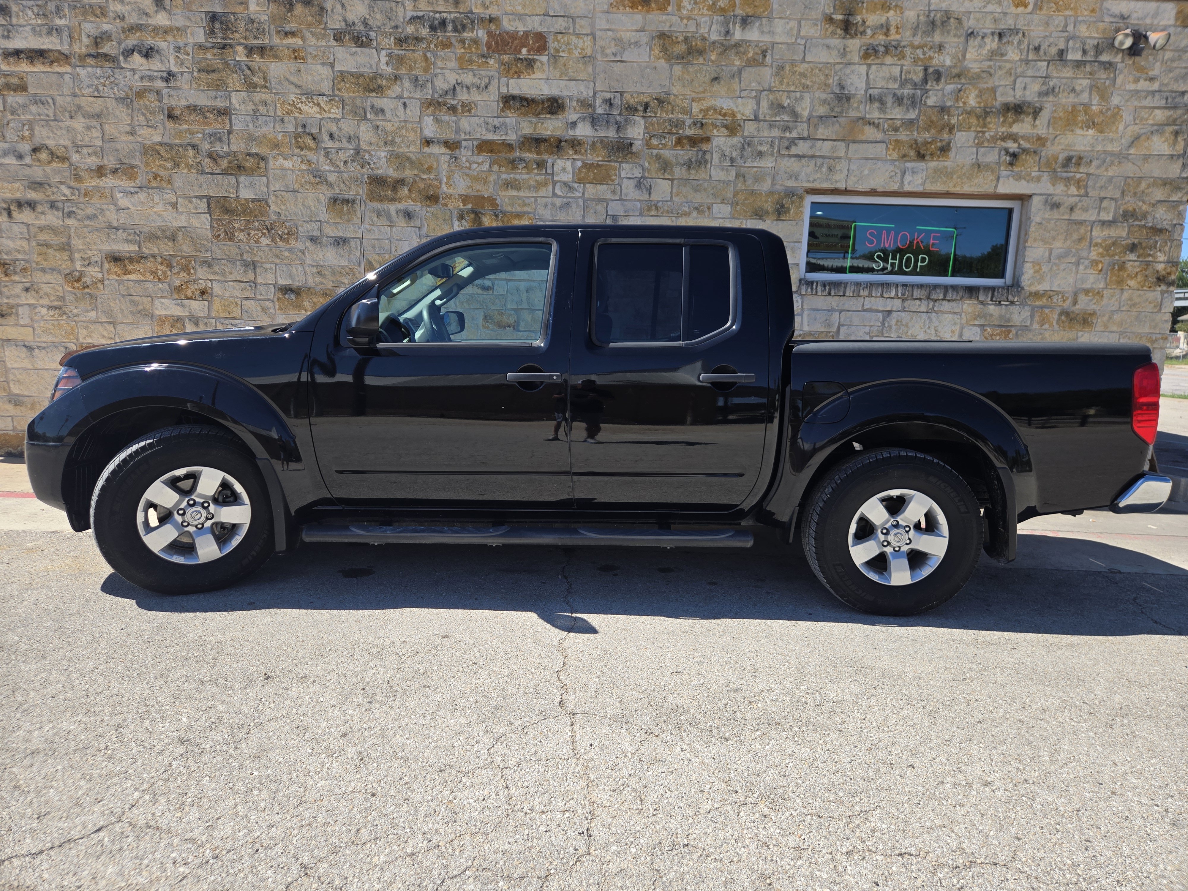Used 2013 Nissan Frontier SV w/ SV Value Truck Pkg RWD image 1