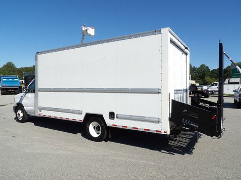 Used 2021 Ford E-350 and Econoline 350 Super Duty image 4
