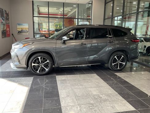 Used 2023 Toyota Highlander XSE AWD/4WD image 3