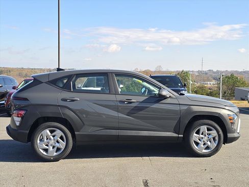 New 2026 Hyundai Kona SE image 2