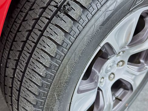 Used 2024 RAM 1500 Laramie image 31