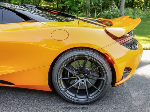 Used 2026 McLaren 750S Spider RWD image 5