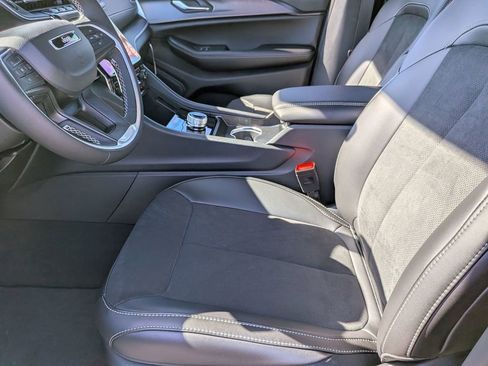 New 2025 Jeep Grand Cherokee Altitude image 16