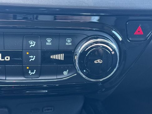 Used 2026 Chevrolet Trax ACTIV w/ Sunroof Package FWD image 28