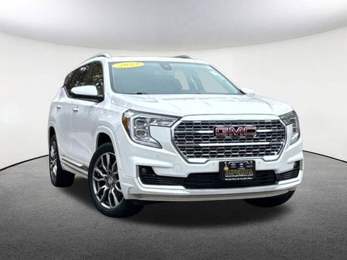 Used 2023 GMC Terrain Denali image 2