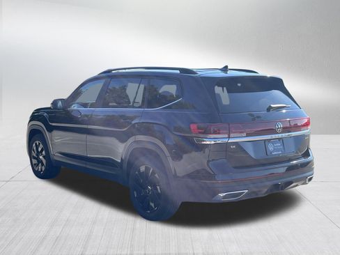 Certified 2024 Volkswagen Atlas SE w/ Black Wheel Package AWD/4WD image 5