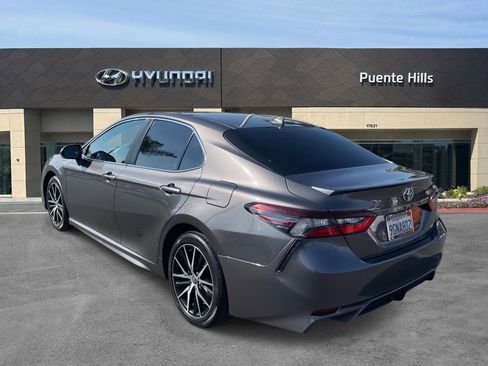 Used 2023 Toyota Camry SE image 4