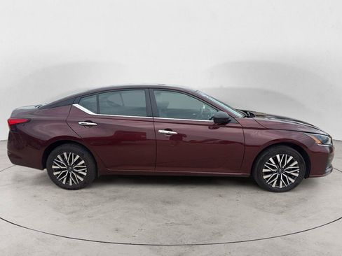 Used 2025 Nissan Altima 2.5 SV AWD/4WD image 13