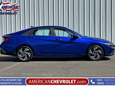 Used 2025 Hyundai Elantra SEL FWD image 3
