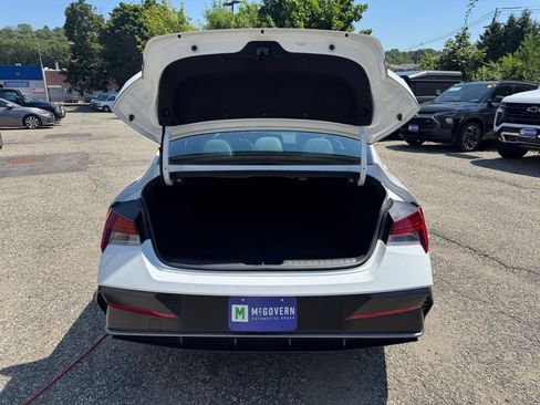 Used 2025 Hyundai Elantra Limited FWD image 5