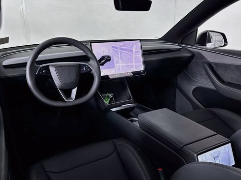 Used 2026 Tesla Model Y AWD image 37