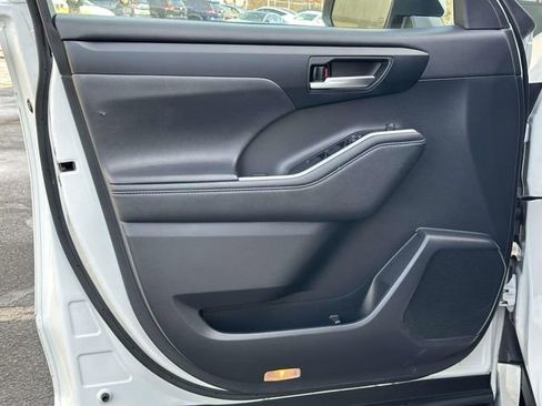 Used 2021 Toyota Highlander XLE image 13