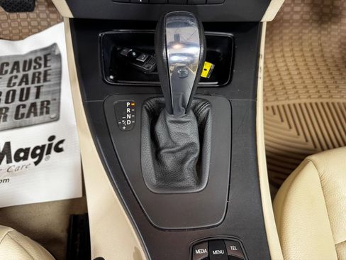 Used 2013 BMW 335i Convertible image 29