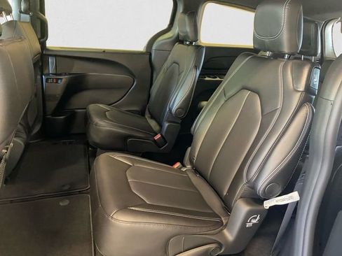 New 2026 Chrysler Voyager LX image 14