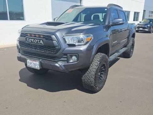 Used 2019 Toyota Tacoma TRD Sport w/ Technology Package RWD image 6