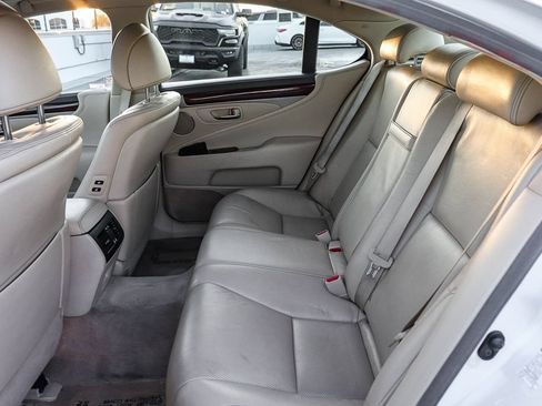 Used 2016 Lexus LS 460 w/ Comfort Package RWD image 23
