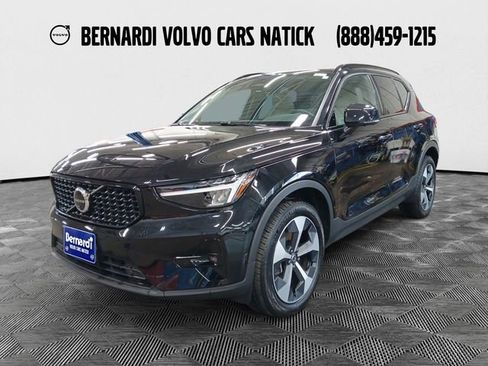 Certified 2025 Volvo XC40 B5 Plus AWD/4WD image 1
