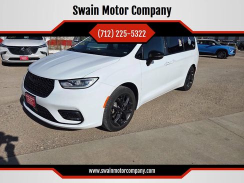 Used 2025 Chrysler Pacifica Limited FWD image 1