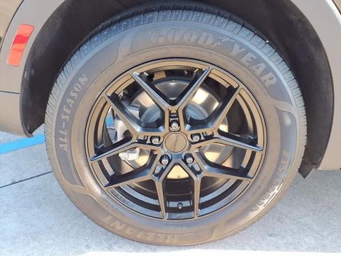 Used 2022 Buick Envision Essence w/ Safety Package image 7