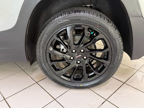 Used 2023 GMC Terrain SLE w/ Driver Convenience Package AWD/4WD image 13