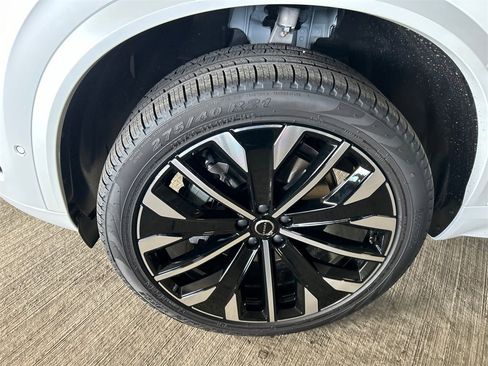 New 2026 Volvo XC90 B6 Plus w/ Protection Package Premier image 8