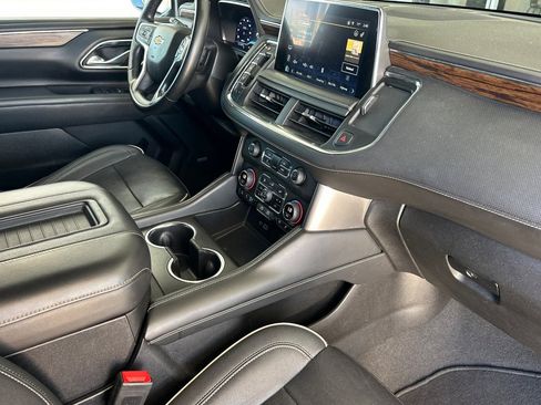 Used 2023 Chevrolet Suburban Premier AWD/4WD image 17