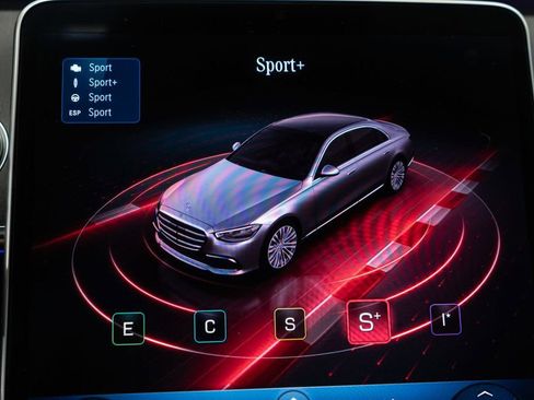 Used 2022 Mercedes-Benz S 500 4MATIC w/ AMG Line Package image 31