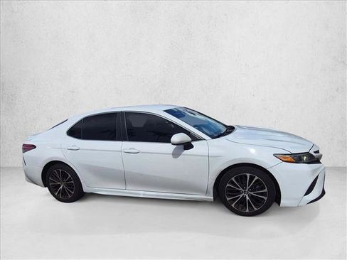 Used 2018 Toyota Camry SE FWD image 5