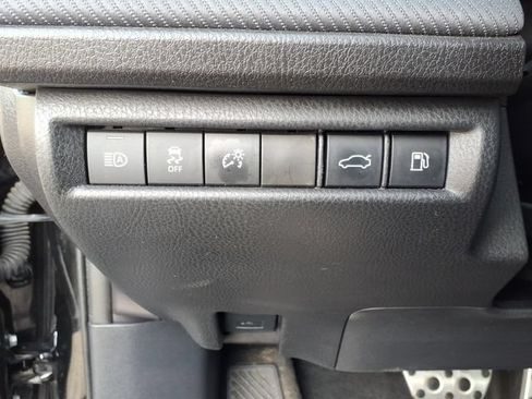 Used 2025 Toyota Camry SE FWD image 5